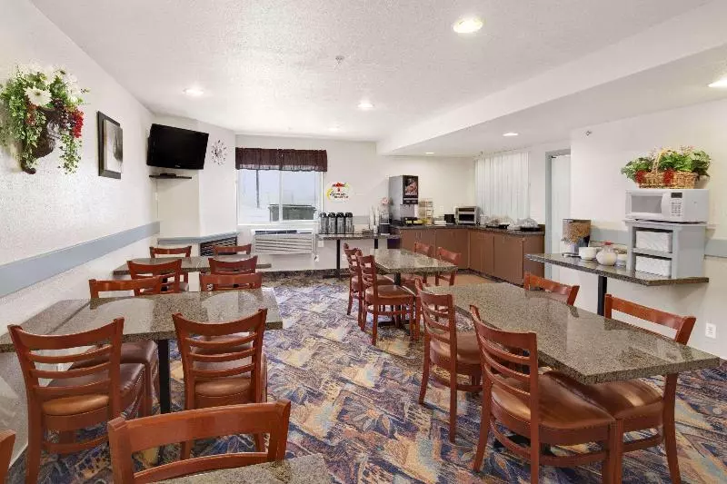 Мотель Super 8 By Wyndham Swift Current