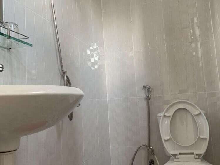 Lee Na Hotel   Hostel