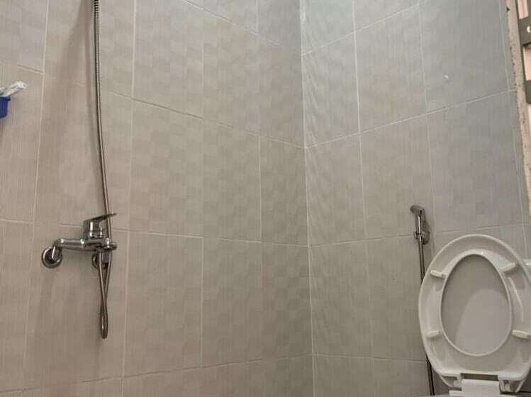 Lee Na Hotel   Hostel