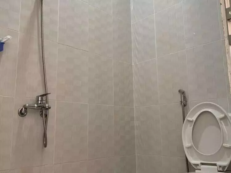 Lee Na Hotel   Hostel