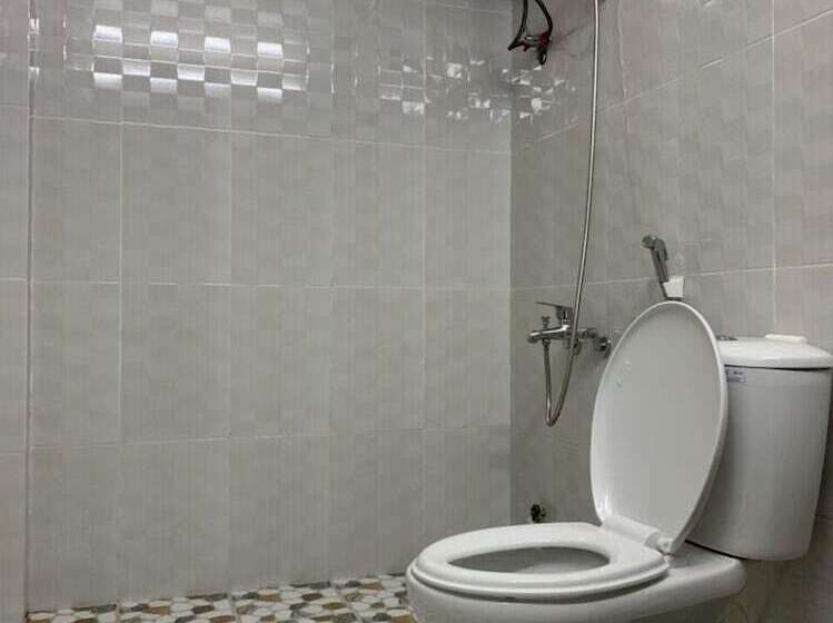 Lee Na Hotel   Hostel