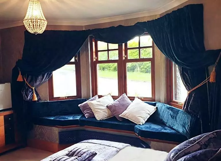 Majatalo Bogenraith House