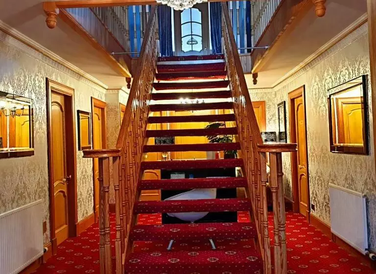 Majatalo Bogenraith House