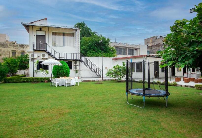 تختخواب و صبحانه Family Vacay In Green Settings