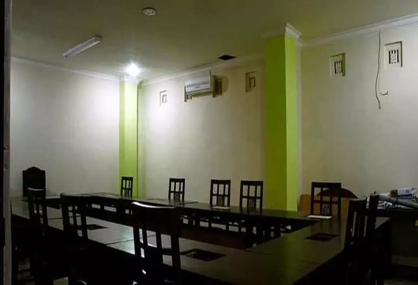 ホテル Klungkung Tower