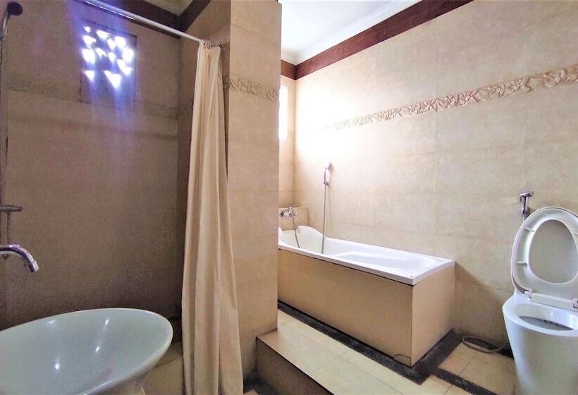 酒店 Klungkung Tower