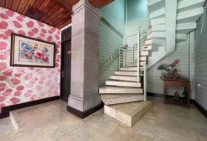ホテル Klungkung Tower