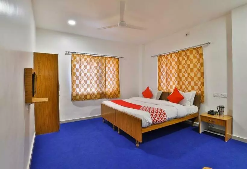 Hotelli Oyo 30255 Milan Party Hall