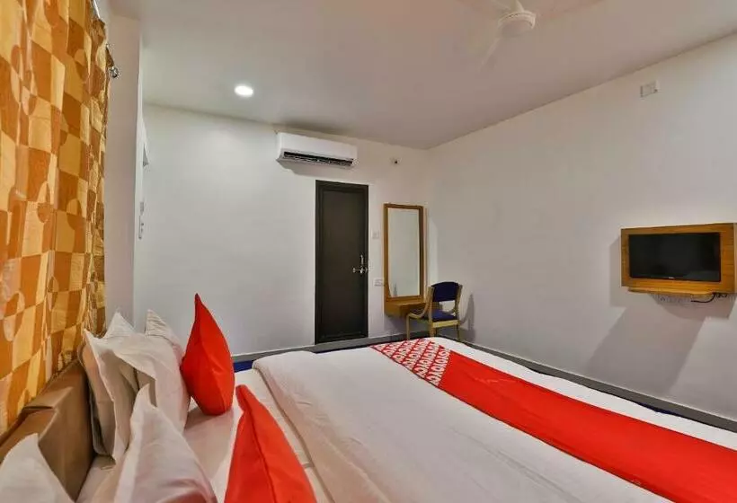 Hotelli Oyo 30255 Milan Party Hall