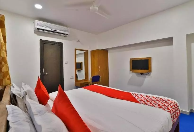 Hotelli Oyo 30255 Milan Party Hall