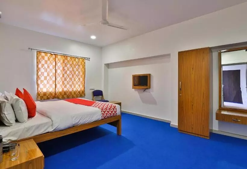 Hotelli Oyo 30255 Milan Party Hall