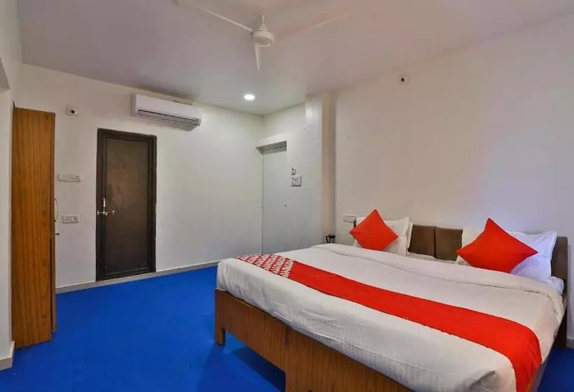 Hotelli Oyo 30255 Milan Party Hall