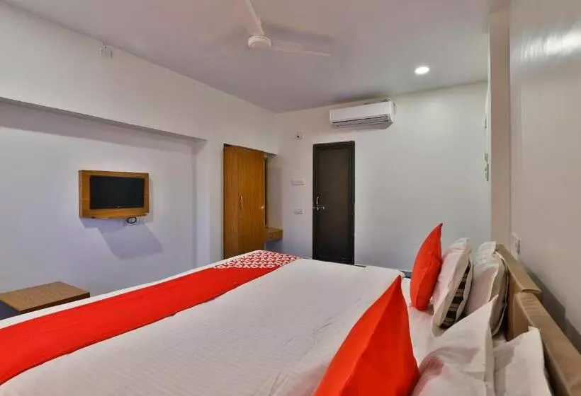 Hotelli Oyo 30255 Milan Party Hall