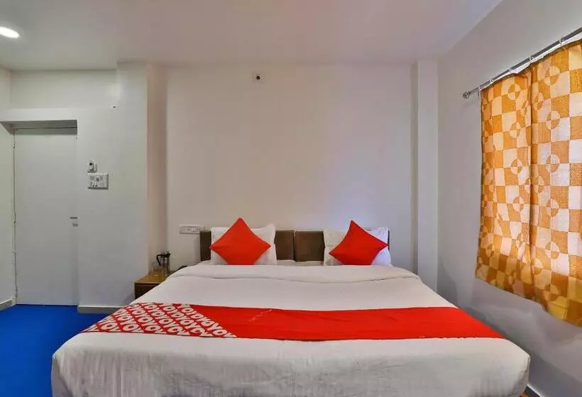 Hotelli Oyo 30255 Milan Party Hall