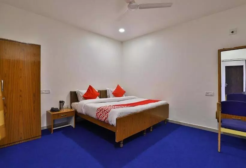 Hotelli Oyo 30255 Milan Party Hall