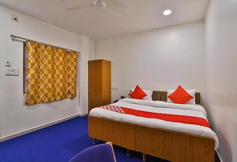 Hotelli Oyo 30255 Milan Party Hall