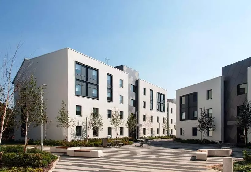 Hotelli Petros Court
