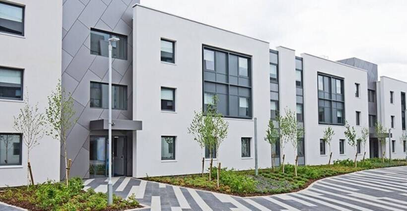 فندق Petros Court