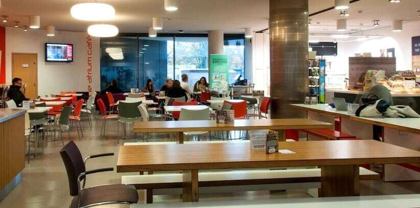 فندق Petros Court