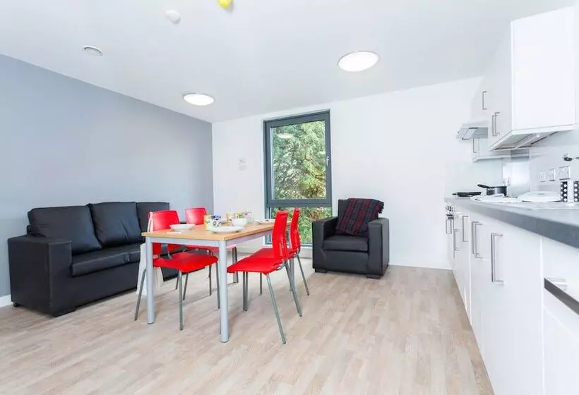 Hotelli Petros Court