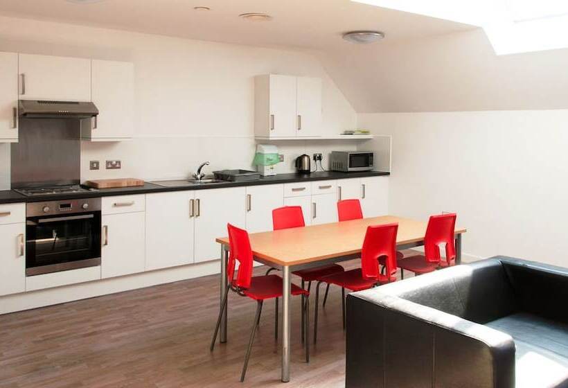 فندق Petros Court