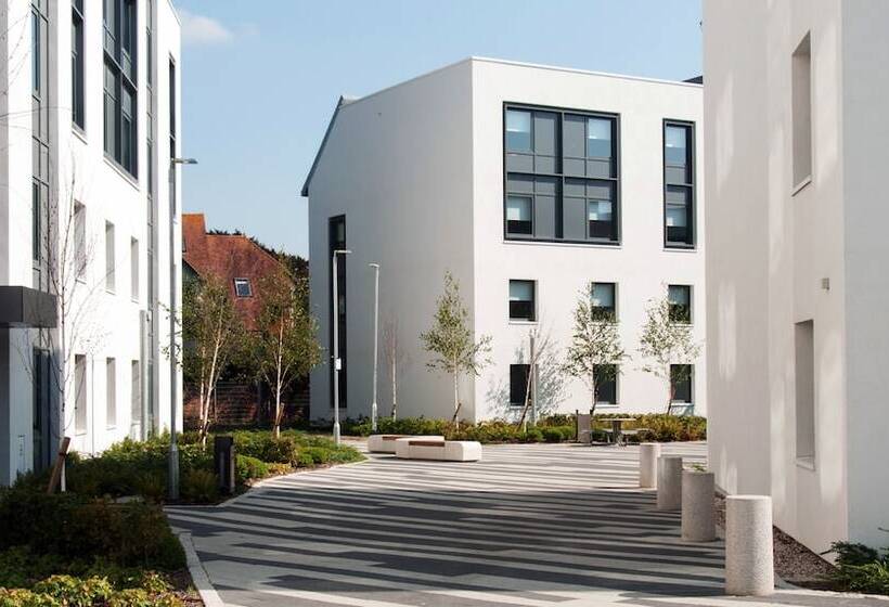 فندق Petros Court