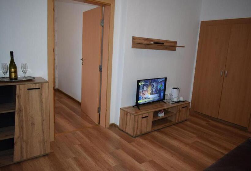 Ahilea Hotel   Free Pool Access