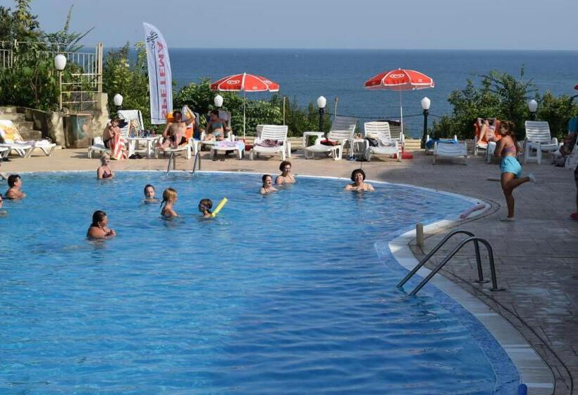 Ahilea Hotel   Free Pool Access