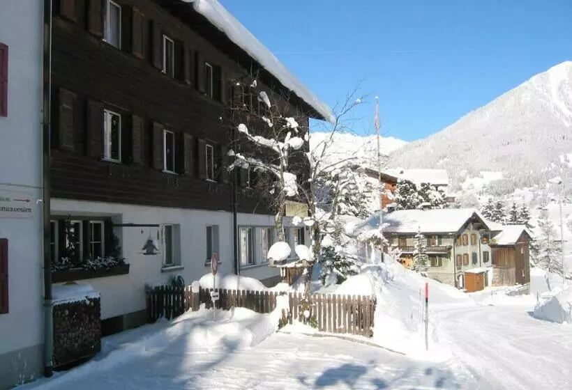 Hostel Chesa Selfranga