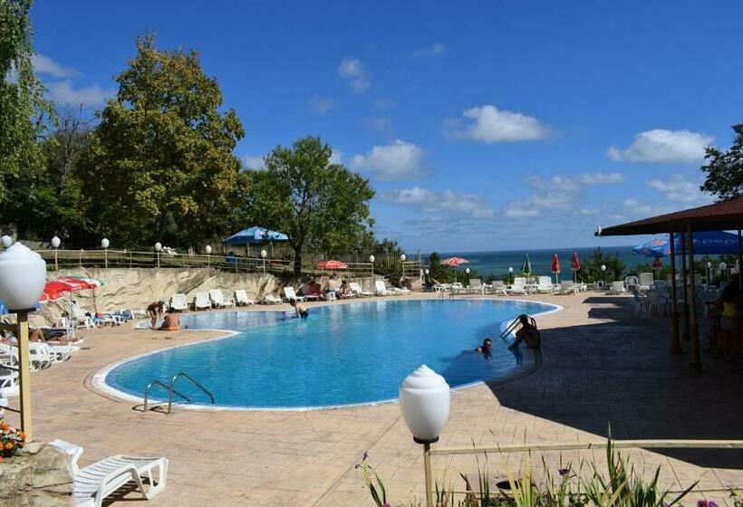 Ahilea Hotel   Free Pool Access