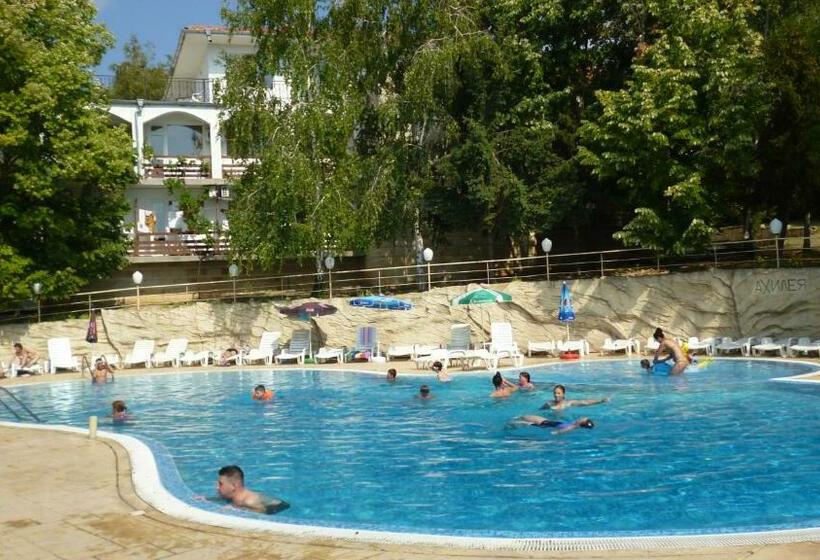 Ahilea Hotel   Free Pool Access