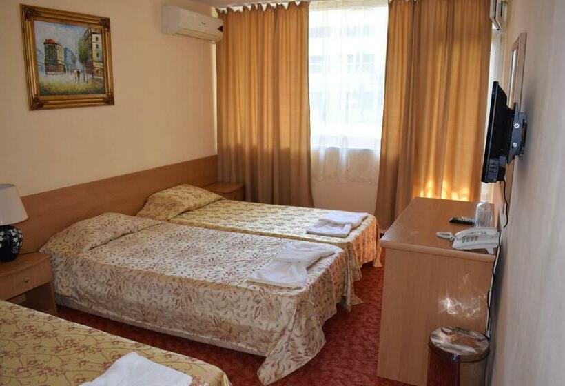 Ahilea Hotel   Free Pool Access