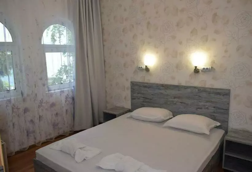 Ahilea Hotel   Free Pool Access