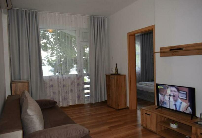 Ahilea Hotel   Free Pool Access