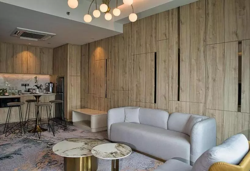 Hompton Hotel by The Beach