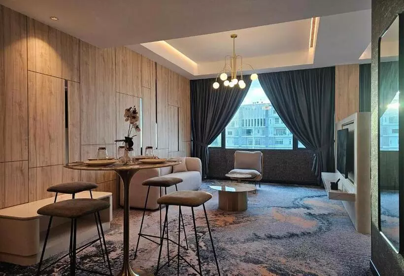 Hompton Hotel by The Beach