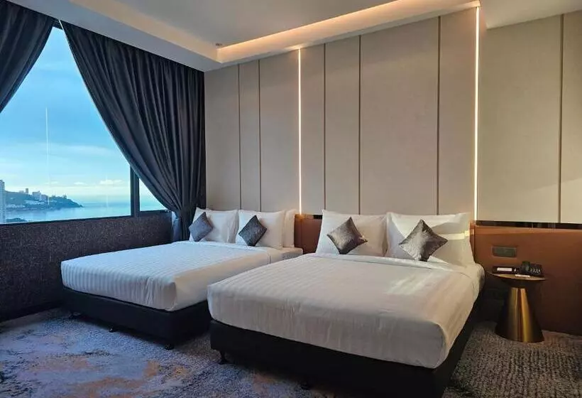 Hompton Hotel by The Beach