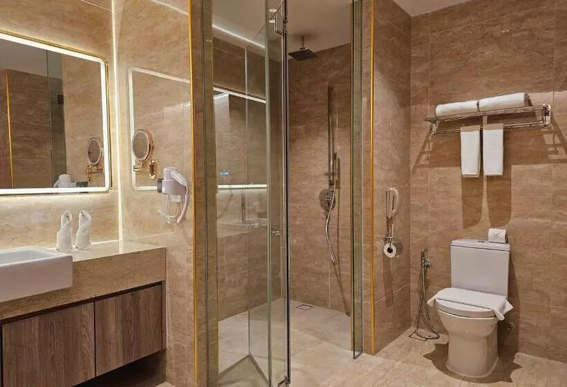 Hompton Hotel by The Beach