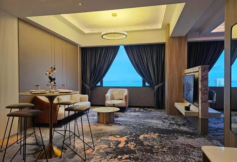 Hompton Hotel by The Beach