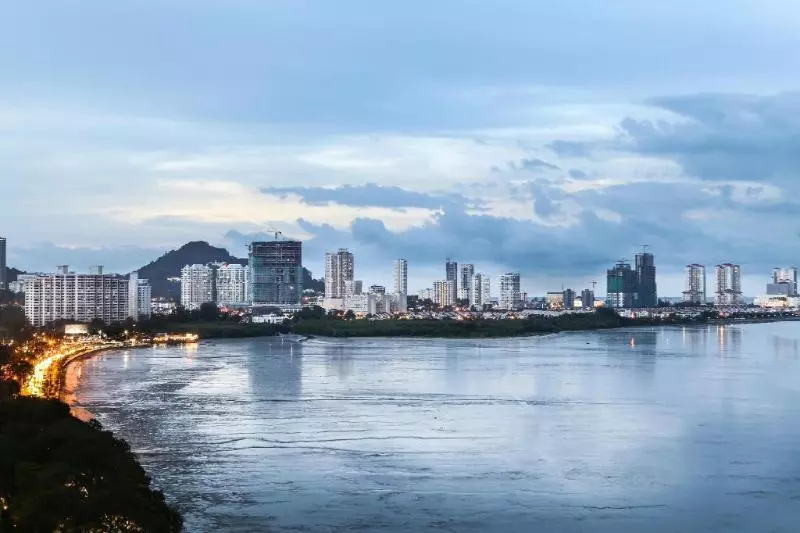 Hompton Hotel by The Beach