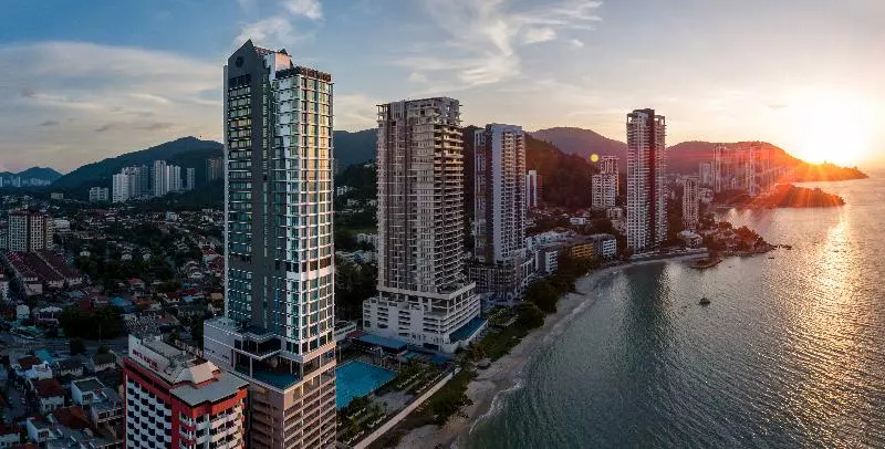 Hompton Hotel by The Beach