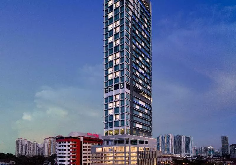 Hompton Hotel by The Beach