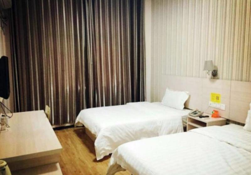 Отель 7days Inn Zhumadian Tianzhongshan Tianzhongshan Avenue