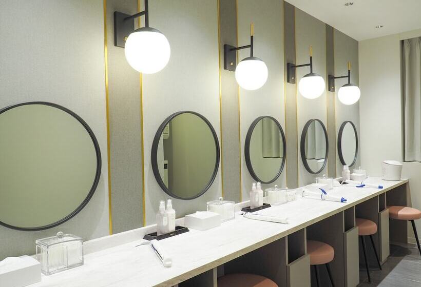 Leo Yu Capsule Hotel Funabashi