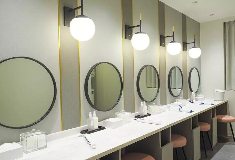 Leo Yu Capsule Hotel Funabashi