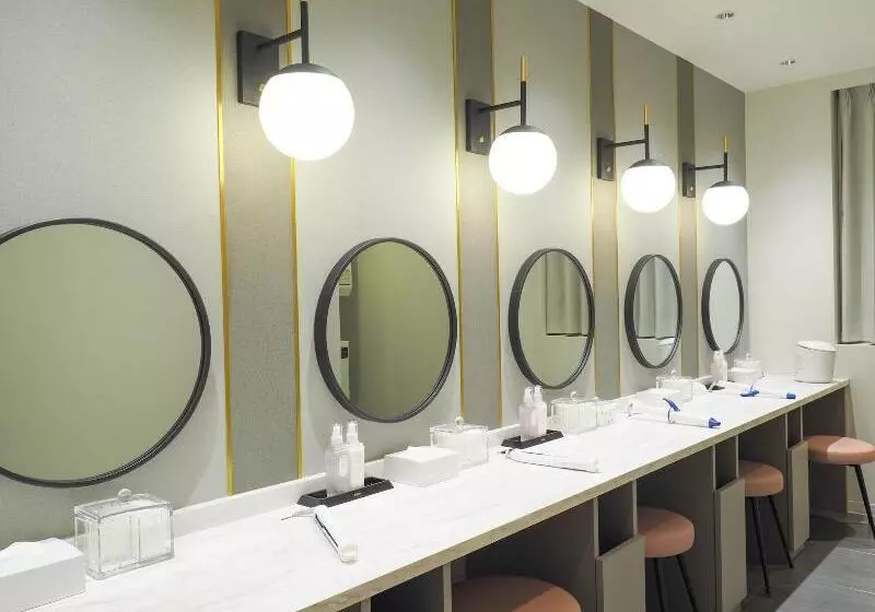 Leo Yu Capsule Hotel Funabashi