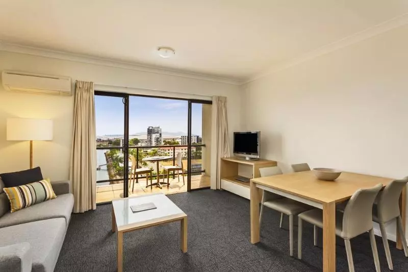 Отель Aligned Corporate Residences Townsville