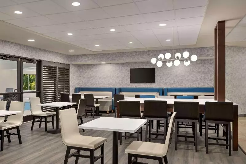 فندق Comfort Inn & Suites Greenville Near Convention Center