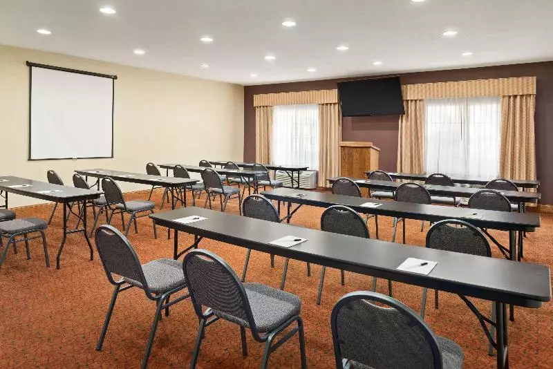 Отель Country Inn & Suites By Radisson, Topeka West, Ks