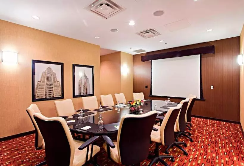 هتل Courtyard Chicago Downtown/magnificent Mile